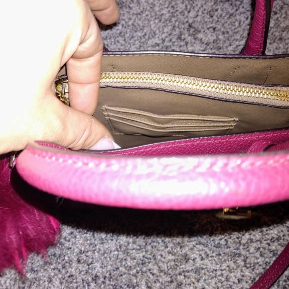 Michael Kors Cranberry Mercer Bag and Fur Charm - Picture 2 of 6